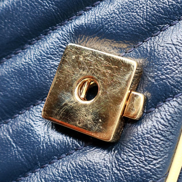 Gucci Tri-Color Gg Marmont Matelassé Diagonal Leather Small Crossbody Bag, 2021 For Sale - Image 17 of 17