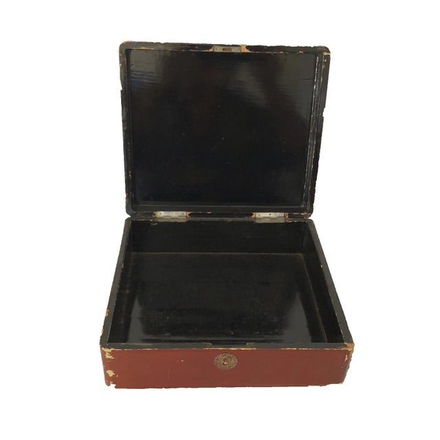 1950s Old Japanese Hand Painted Bird on Pond W Plants Lacquer on Wood Box For Sale - Image 10 of 11