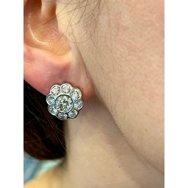 3.2 Carat Diamond VS quality Flower/Cluster Earring 18K Gold 0.8 Ct Solitaire For Sale - Image 14 of 18