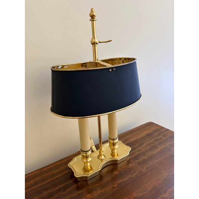 French Provincial Mid-20th Century Brass Bouillotte Lamp With Black Tole Shade For Sale - Image 3 of 9