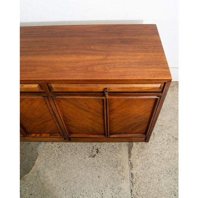 1960s Mid Century Modern Credenza Sideboard American Martinsville Walnut 6 Drawer MCM For Sale - Image 11 of 13