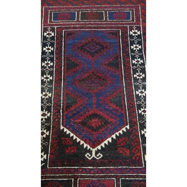 Offered this subtle hand knotted oriental rug with burgundy red, dark blue and beige shades 143x88cm. Let your home shine...