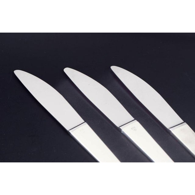 Henning Koppel for Georg Jensen, three dinner knives Caravel. Three dinner knives in stainless steel and sterling silver...