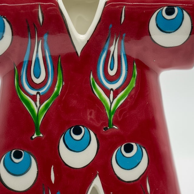 Handmade Ceramic Ottoman Kaftan Sculpture (13cm) – Red “Nazar” Evil Eye & Tulip Pattern – Cultural Shelf Decor For Sale - Image 4 of 8