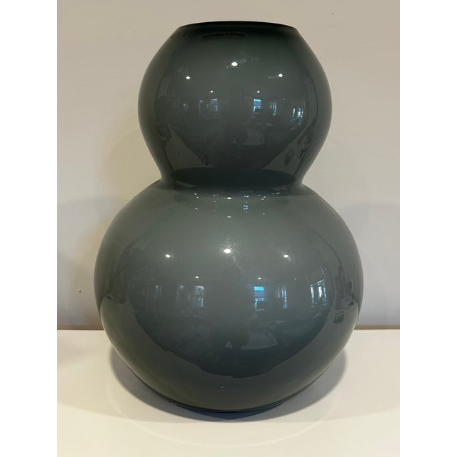 Mid-Century Modern Postmodern Hand-Blown Grey Glass Double Gourd Statement Vase – Made in Poland (13.5") For Sale - Image 3 of 14