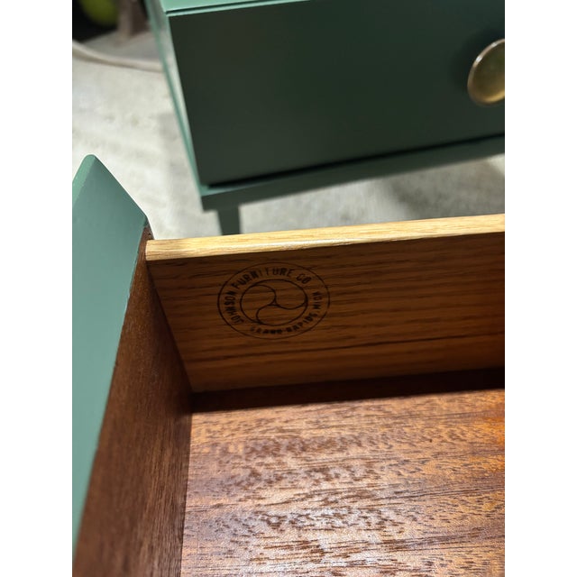 Johnson Furniture Co. 1960s Pair of MCM Two Tiered Side Table With Drawer For Sale - Image 4 of 15
