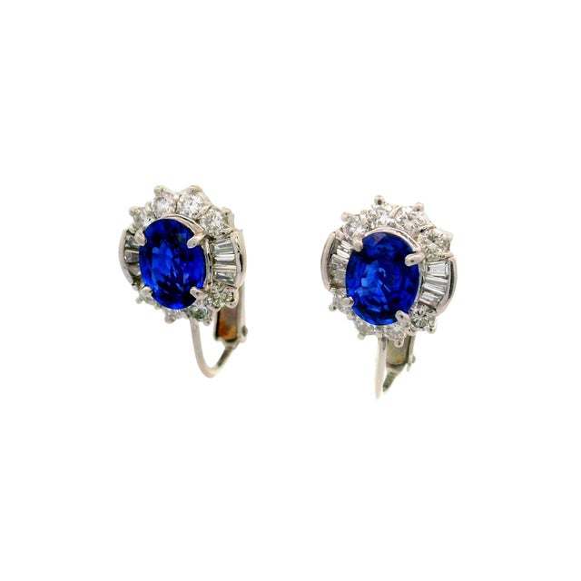 Contemporary Blue Sapphire Diamond 14k White Gold & Platinum Clip Earrings, A Pair For Sale - Image 3 of 5