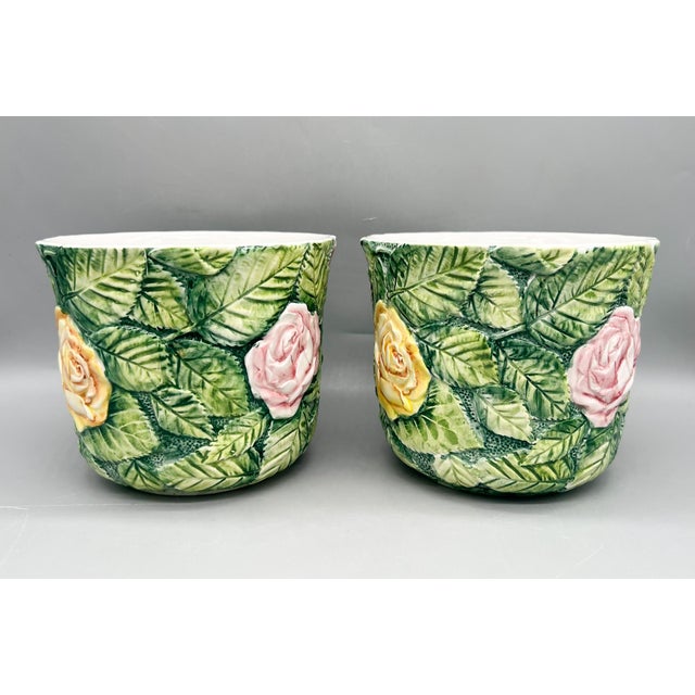 Late 20th Century Pair of Italian Rose Relief Ceramic Cachepots – Majolica Style / English Country / Cottagecore For Sale - Image 5 of 10