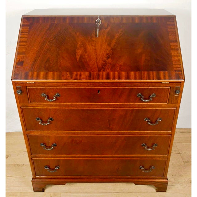 Vintage Writing Bureau Desk in Leather and Mahogany, 1960 For Sale - Image 4 of 18