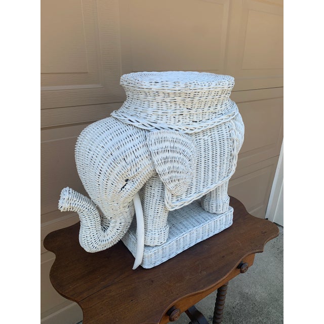 A Palm Beach Icon | White Wicker Elephant Drinks Table, 1970s For Sale - Image 10 of 12