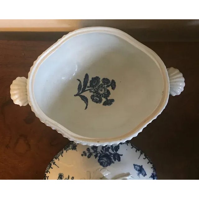 Blue Antique 18th Century Worcester Porcelain Tureen with Knop Decorated with Blue Flowers and Butterflies For Sale - Image 8 of 13