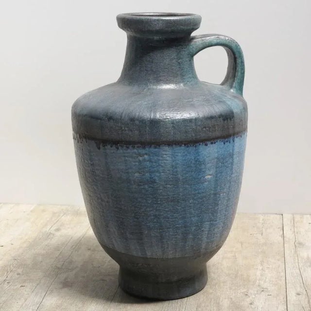 1960s German Big Vintage Floor Vase with Handle by Glatzle for Karlsruher Majolika, 1963 For Sale - Image 5 of 5