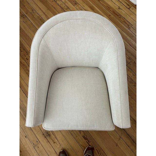 Kravet Serge Swivel Chair in Ivory Soil Resistant Chenille For Sale In New York - Image 6 of 7