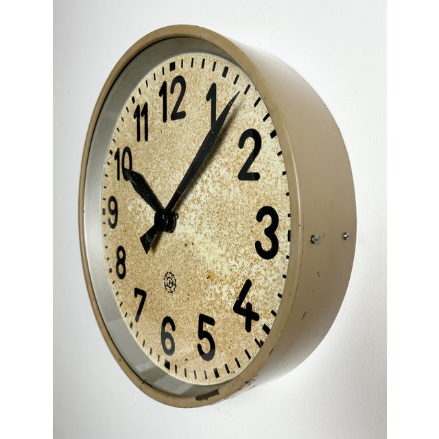 1950s Large Brown Industrial Factory Wall Clock from Chronotechna, 1950s For Sale - Image 5 of 18