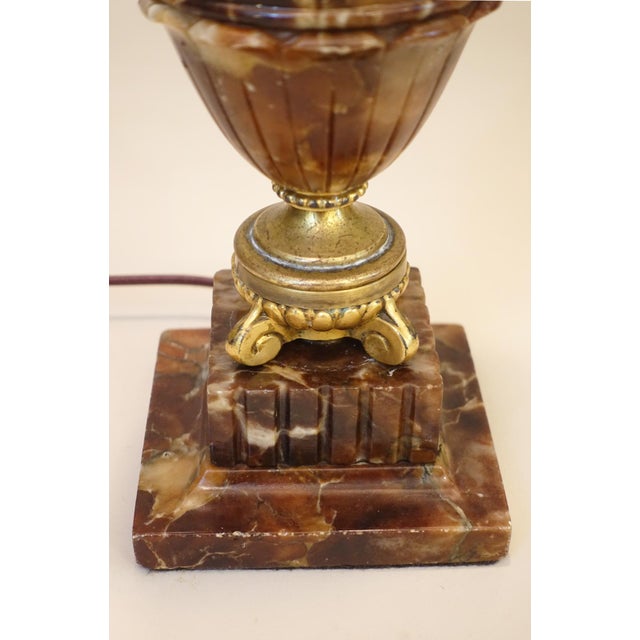 1930s French Art Deco Neo Classic Brass Gilt Urn Brown Alabaster Marble Table Lamp For Sale In Los Angeles - Image 6 of 12