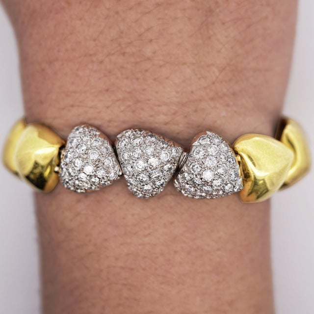 18k Gold Heart Charm Link 3.5 Carat Pave Diamond Bracelet For Sale - Image 4 of 9
