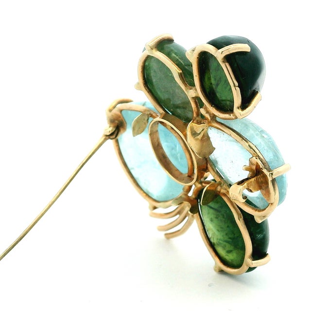 Metal Italian Mid-Century Aquamarine & Green Tourmaline Floral Brooch in 14k Gold For Sale - Image 7 of 17