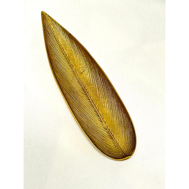This vintage brass leaf dish by Butterfly Bush brings sculptural botanical style, warm metallic texture, and Hollywood...