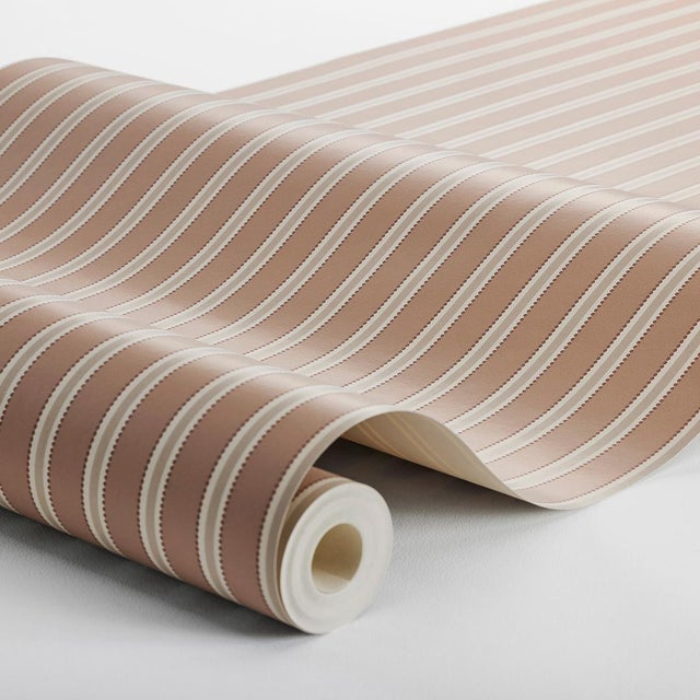 Inspired by an archival pattern, Boråstapeter Pärlrand offers a contemporary take on traditional Swedish folk design, with...