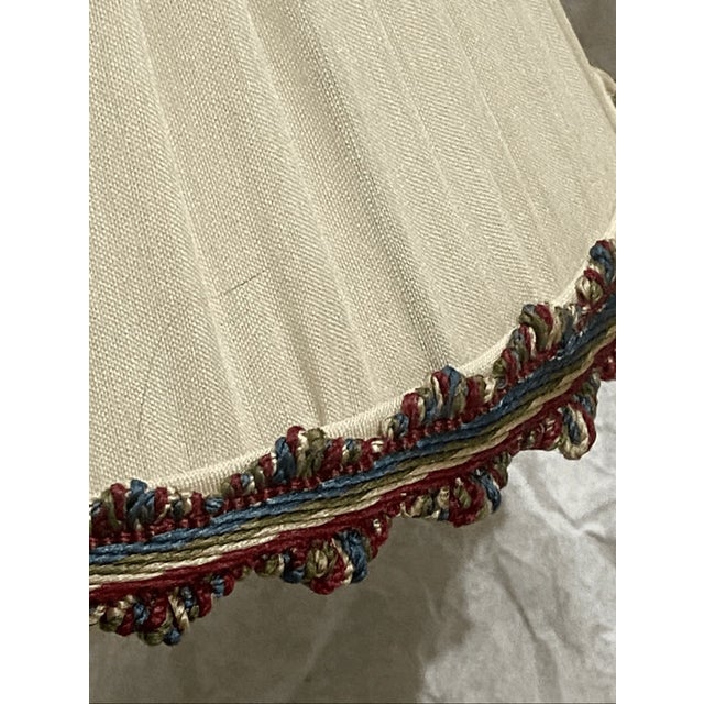 Good condition Add a touch of classic elegance and vintage charm to your home with this beautiful cream-colored pleated...