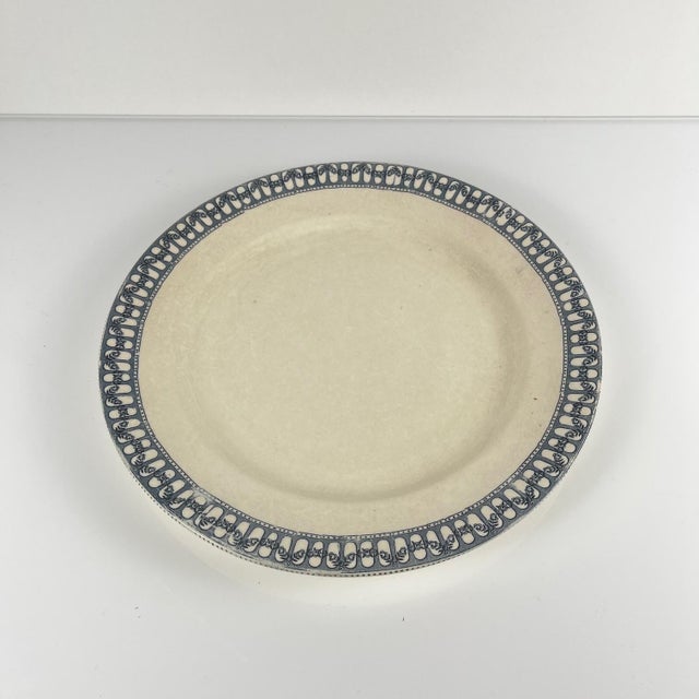 Round ironstone platter from Salins, late 19th - early 20th century Blue tones Dimensions: Diameter: 28.5 cm Height: 2.5...
