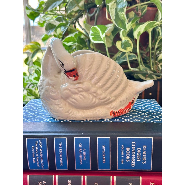 Here is the very popular swan cache pot in miniature size! Please check the measurements because this is not the large...