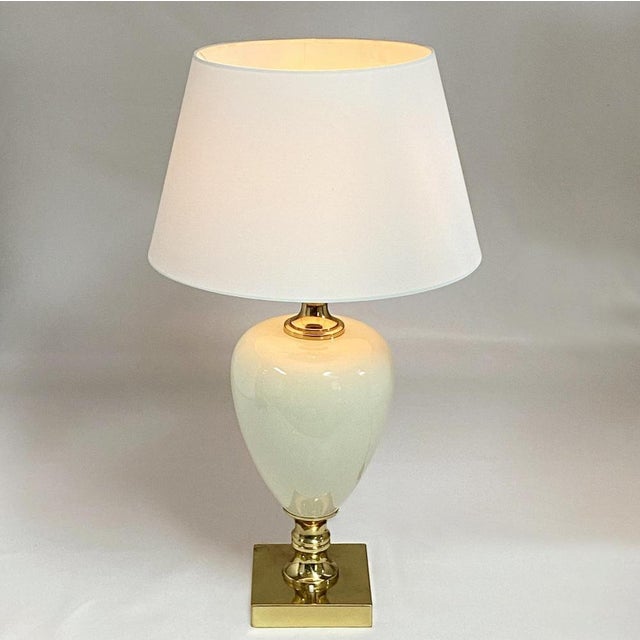 Hollywood Regency Italian Table Lamps in Cream Porcelain and Brass by Zonca, 1970s, Set of 2 For Sale - Image 3 of 16