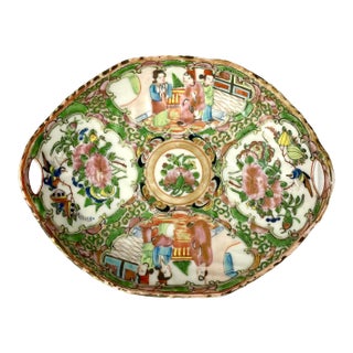 Chinese Famille Rose Porcelain Oval Trinket Bowl With Handles For Sale