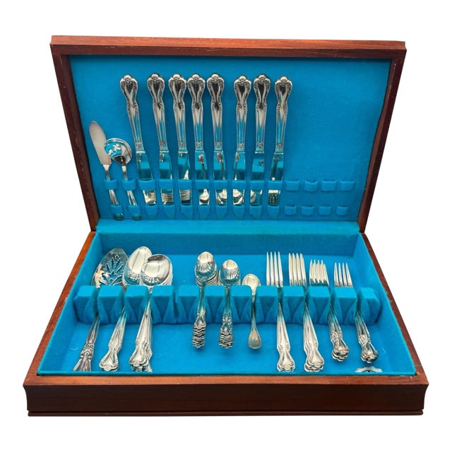 Vintage Rogers Bros International Silver 1881 Arbor Rose Pattern Traditional Style Silverplate Flatware - Set of 46 For Sale