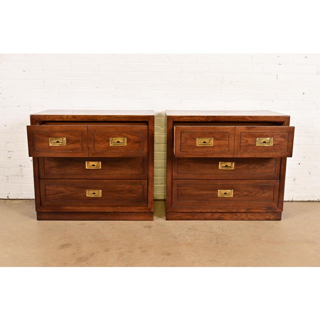 1970s Henredon Style Mid-Century Modern Campaign Oak Bedside Chests, Circa 1970s For Sale - Image 5 of 14