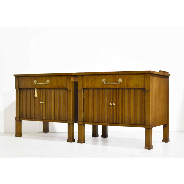 Thoughtfully designed and beautifully crafted, this pair of mid century transitional nightstands by Henredon Furniture...