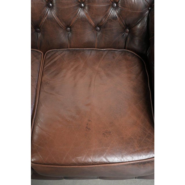 English Style Brown Cowhide Chesterfield 3-Seater Sofa For Sale - Image 5 of 12