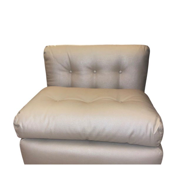 Italian Set of Eight Mario Bellini Amanta Lounge Chairs for C&b Italia, Late 1960's. For Sale - Image 3 of 9