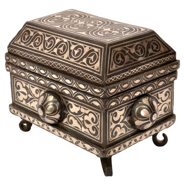 Brass Antique 19th Century Indian Bidriware Pandan Silver & Brass Casket Jewelry Box For Sale - Image 8 of 12
