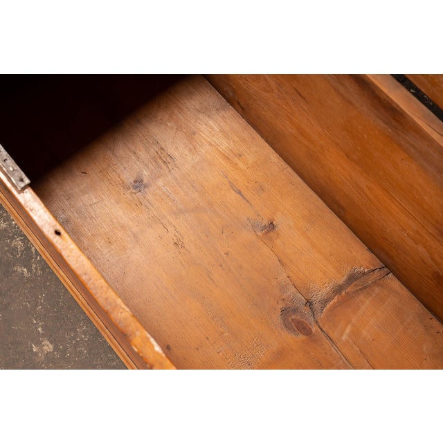 19th Century Dovetailed Pine Blanket Chest With Interior Till For Sale In Chicago - Image 6 of 8