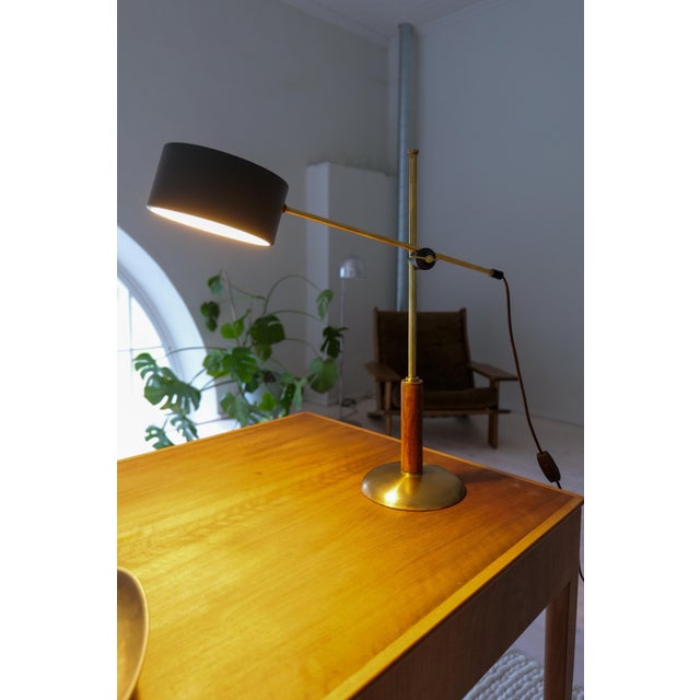 Mid-Century Modern Midcentury Modern Brass and Walnut Table Lamp by Einar Bäckström, Sweden, 1950 For Sale - Image 3 of 18