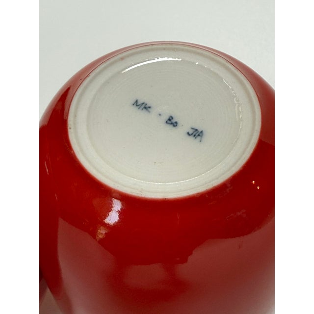 Scarlet 1990s Chinese Middle Kingdom Bo Jia Glossy Red Porcelain Bud Vases - A Pair For Sale - Image 8 of 9