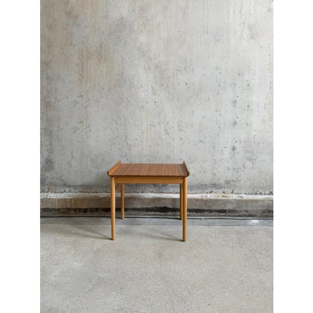 Coffee table "Venus" by Hans J Wegner model GE 1937 designed in 1948. The table has a solid oak frame and a solid walnut...