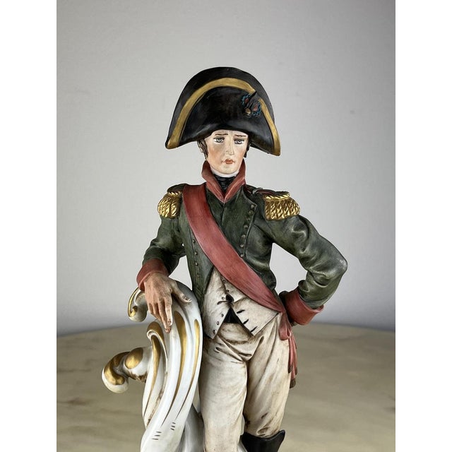 Made in Italy, the work of one of the most renowned companies in the sector, the "Ticke" company. Whole, 37 cm tall, has a...