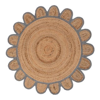 Grey Round Jute Scallop Rug - 4' X 4' For Sale