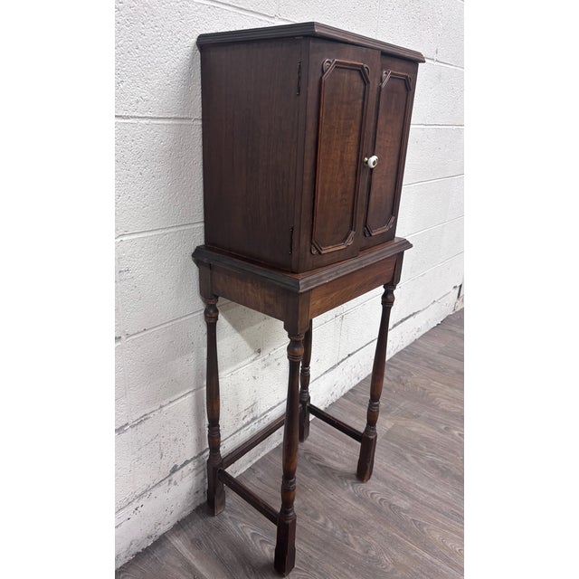 English Antique C. 1920 Tudor Revival Walnut Silver / Jewelry / Collector Cabinet For Sale - Image 3 of 12