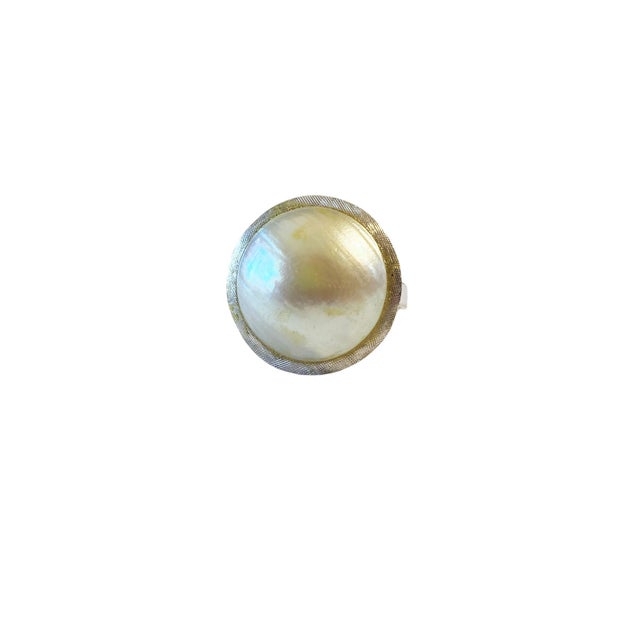 Metal Vintage 18k White Gold Mabe Pearl Ring Sz 7 For Sale - Image 7 of 7
