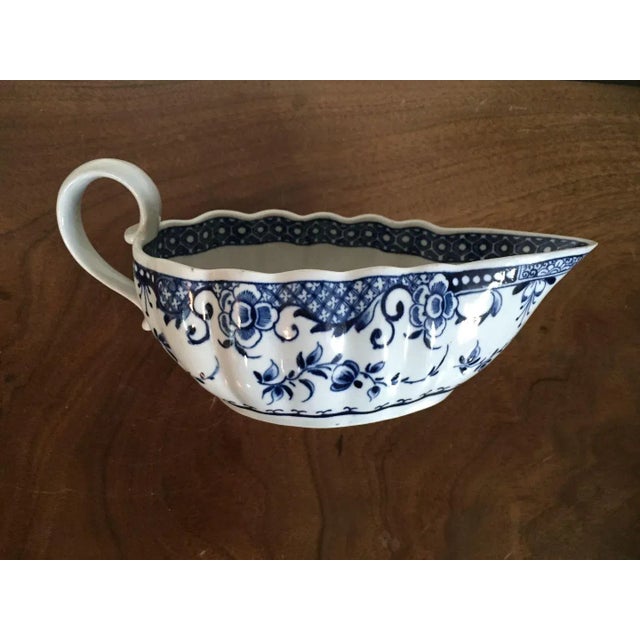18th Century English George III Worcester Porcelain Sauce Boat For Sale - Image 9 of 11