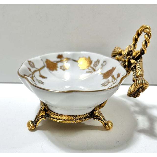Vintage Porcelain Vanity Dish With Gold Gilt Ormolu Stand – Hollywood Regency Soap Dish For Sale - Image 4 of 7