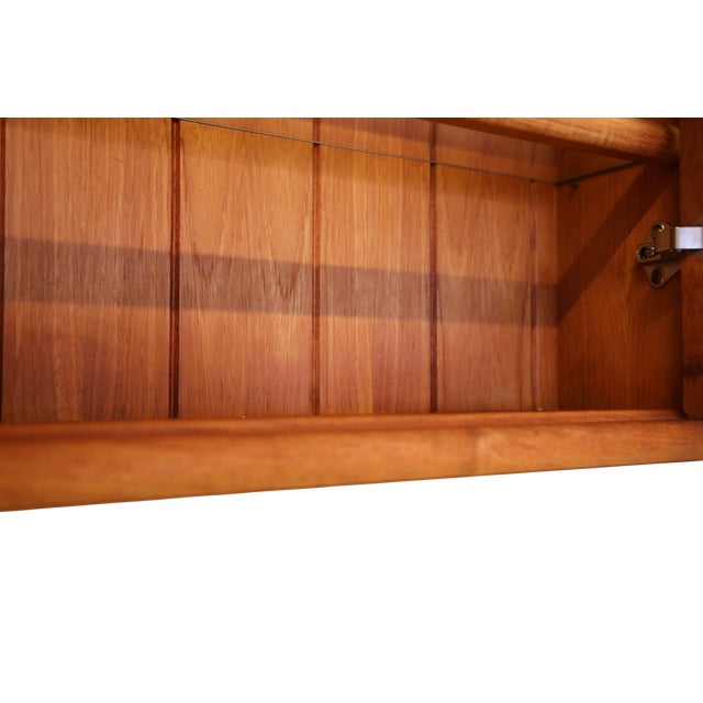 Vintage Danish Illuminated Display Cabinet in Teak from Dyrlund, 1960s For Sale - Image 10 of 13