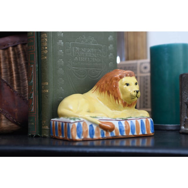 Staffordshire Original Pair of Antique Staffordshire Recumbent Lion Figurines on Striped Rectangular Plinths- Set of 2 For Sale - Image 4 of 9