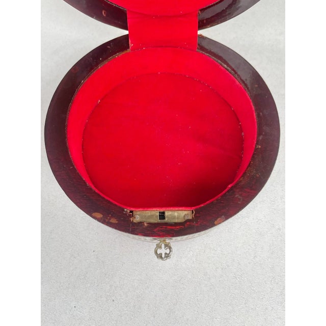 Mid 20th Century Inlaid Mother of Pearl Round Box For Sale - Image 10 of 10