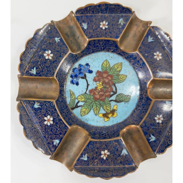 We are selling this simple Chinese cloisonne enamel cigarette holder ashtray with central floral motif. Some damages...