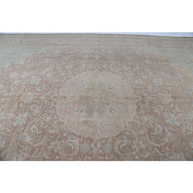 Vintage Hand-Knotted Tribal Rug – Soft Earth Tones & Floral Medallion - 9' 9'' X 13' 2'' For Sale - Image 4 of 11