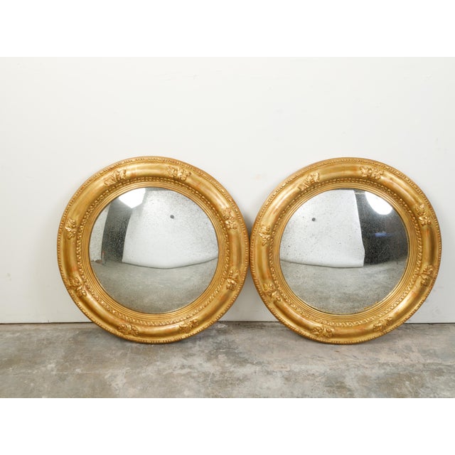 Mid 20th Century Pair of English Giltwood 1940s Round Convex Mirrors with Carved Oak Leaves For Sale - Image 5 of 11